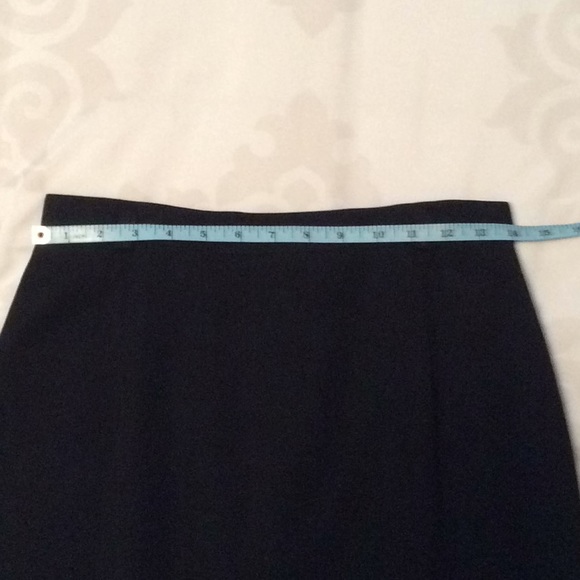 Black lined knee length skirt - Picture 5 of 5